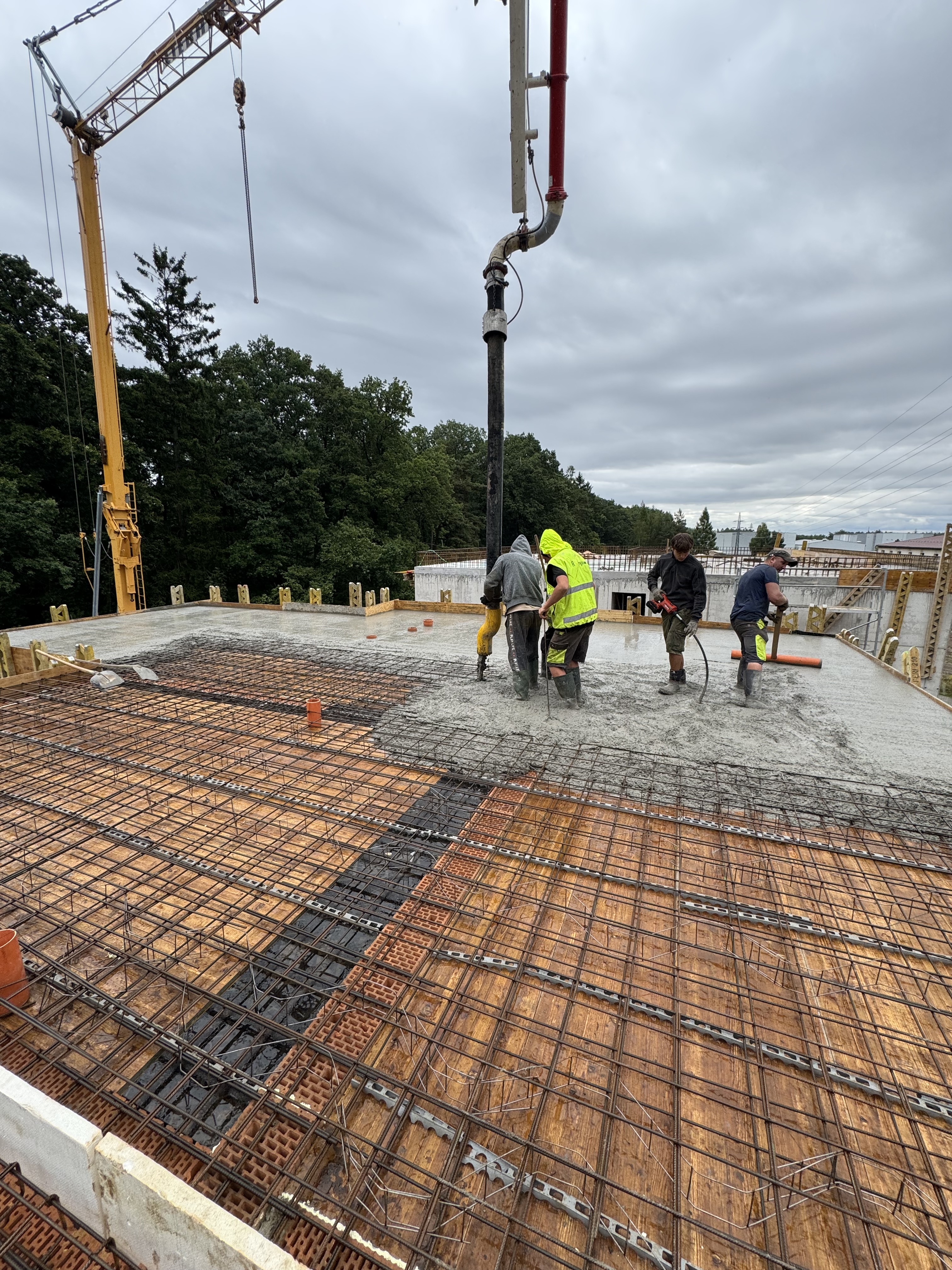 Betonáž stropu nad 2. nadzemním podlaží rodinného domu